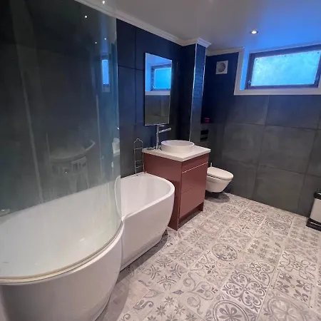 Great Space For A Family In Leilighet *